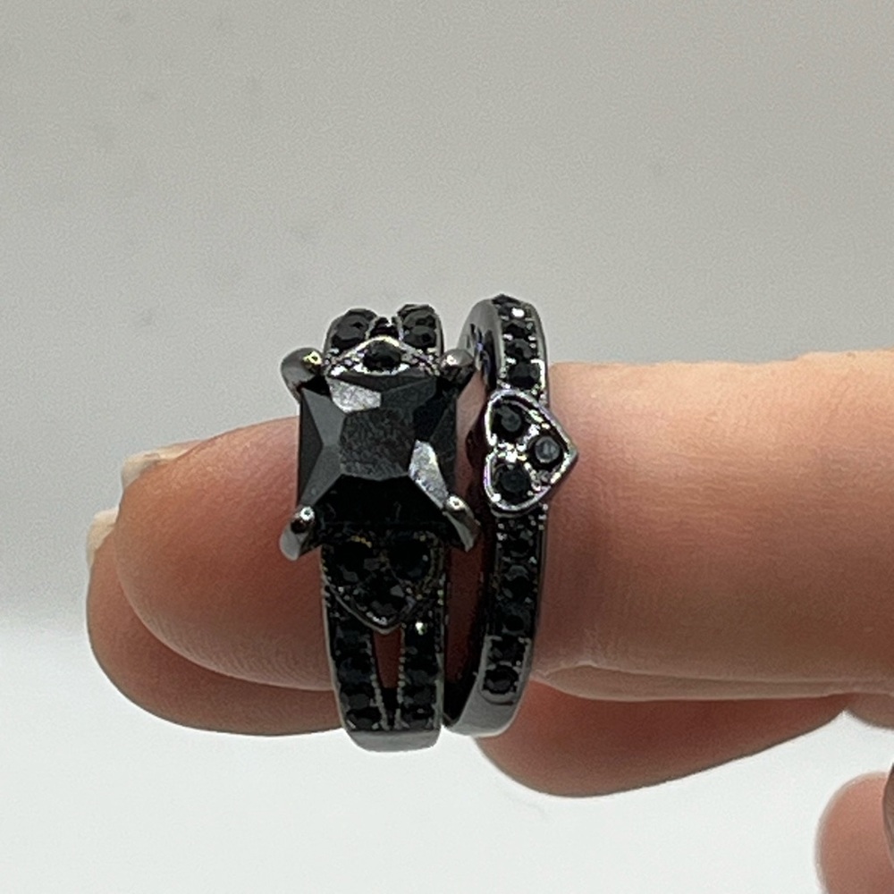 🌙 C585 - 2 piece black stainless steel solitaire ring with matching band